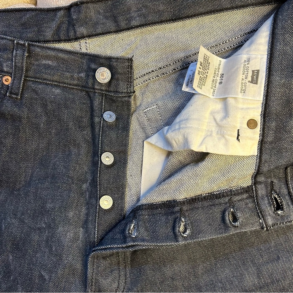 𝅺Levis Strauss 501 button fly jeans Size 36 x 32 like new! - Picture 4 of 9